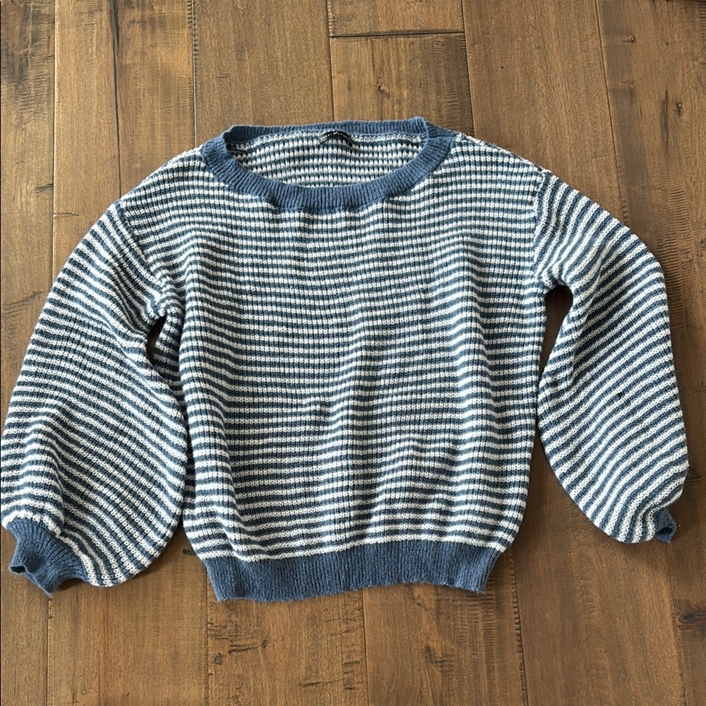 Striped Blue and White Women's balloon-sleeve Sweater